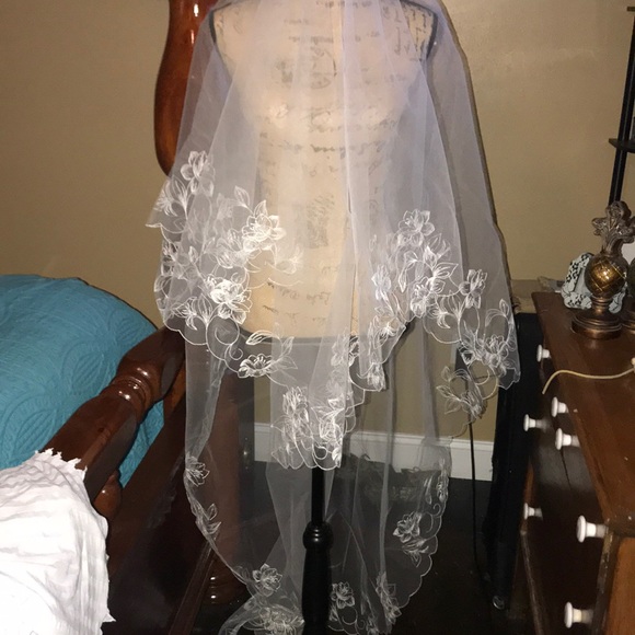 New Beautiful veil no comb lace edged - Picture 5 of 8